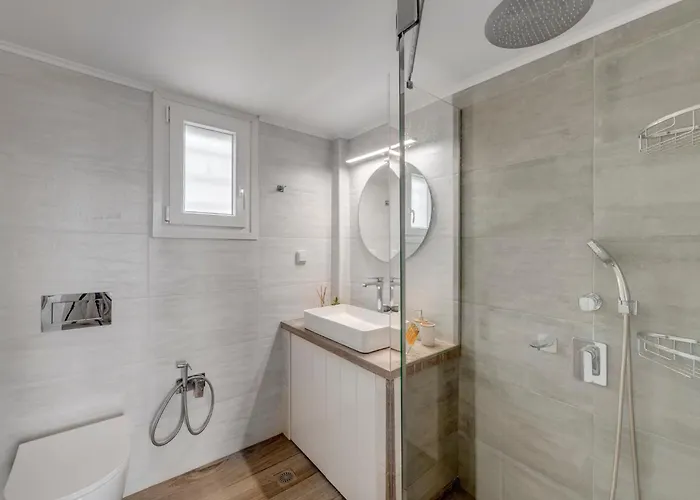 The Book * Mégas Yialós-Nítes